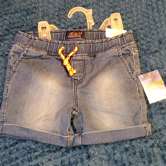 Studio V Other - KIDS SHORT SIZE 5